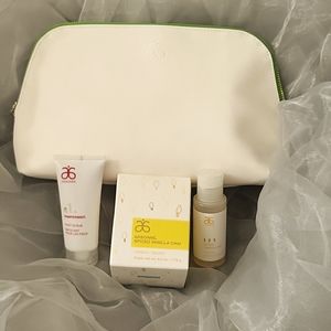 NWOT Arbonne Gift Set 🎁
